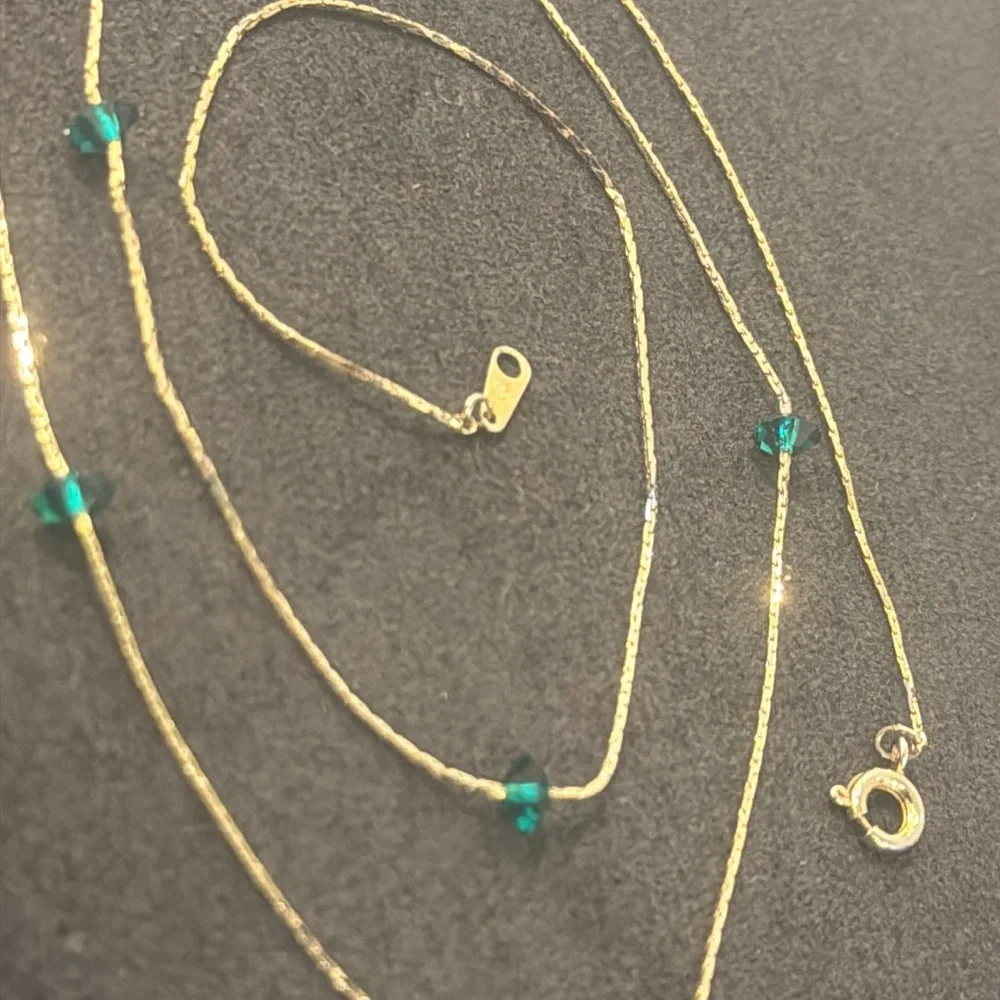 🛑🛑SOLD 🛑🛑Vintage Liquid Gold Necklace with Green Glass Crystals - Picture 7 of 17